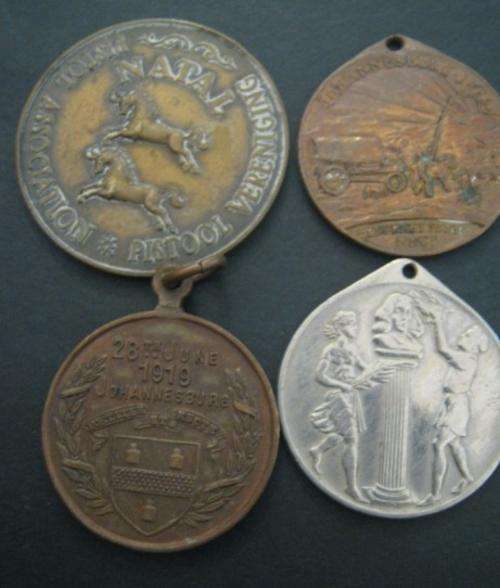 *** LOT OF 4 MEDALLIONS - 1 BID FOR ALL #233 ***