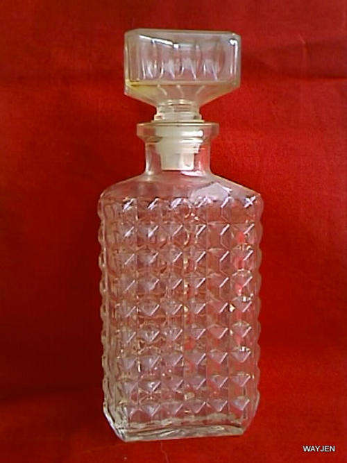DECANTER WITH GLASS STOPPER