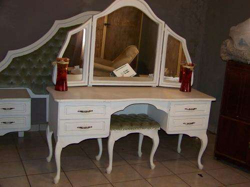 DRESSING TABLE WITH CHAIR