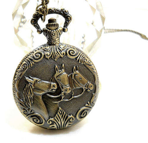 POCKET WATCH WITH ENGRAVING OF HORSES
