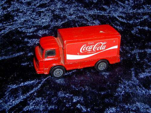 COCA COLA TRUCK MADE IN GT . BRITAIN CORGI JUNIORS