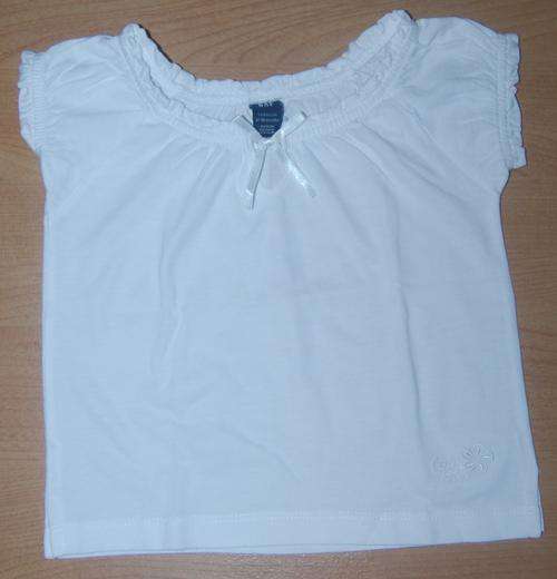 Baby Gap girls white top in excellent used condition 12 to 18months.