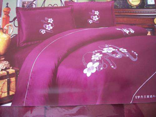 6 PIECE BEDDING SET (Range 1 = R140)