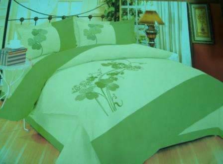 6 PIECE BEDDING SET (Range 1 = R140)