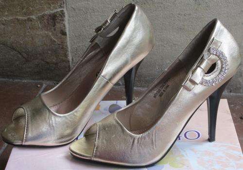 Magnificent Gold High-Heeled Shoes