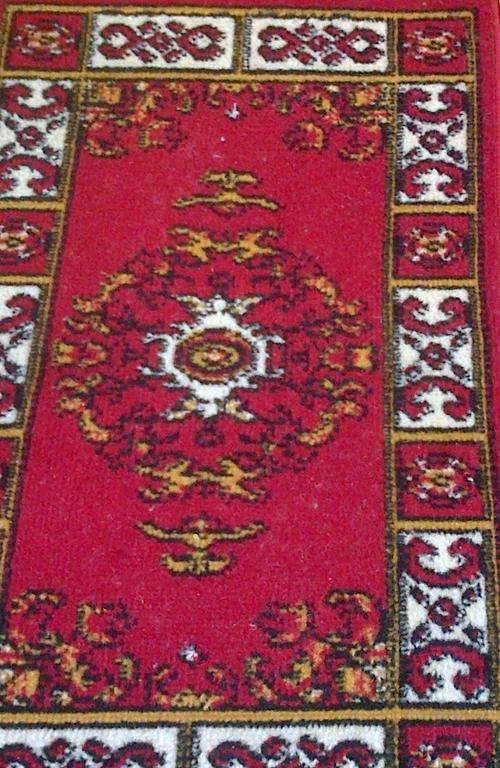CARPETS (120 X 170) Maroon & Beige