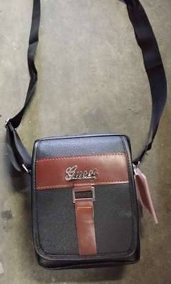 GUESS CROSSBDY SLING BAG(BLACK)