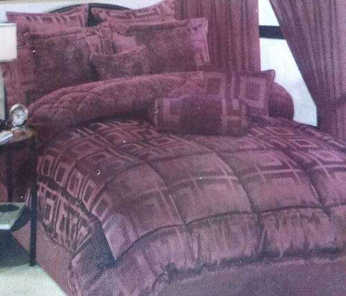 EXCLUSIVE COMFORTER SET (MAROON)