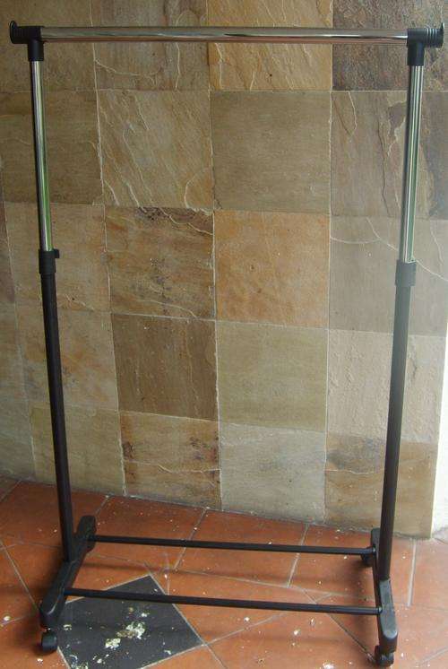 SINGLE CLOTHING RAILS