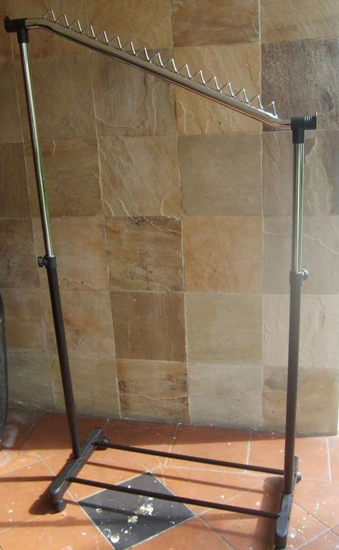 SINGLE SLANTED CLOTHING RAILS