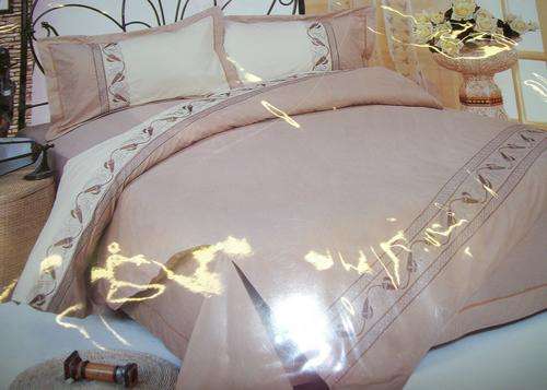 Exclusive 6 Piece Bedding Set