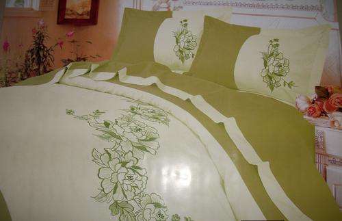 Exclusive 6 Piece Bedding Set