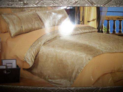 6 PIECE BEDDING SET (Range 1 = R140)