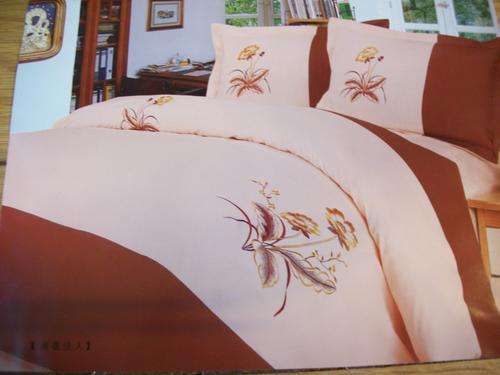 6 PIECE BEDDING SET (Range 1 = R140)
