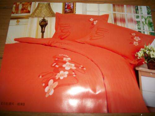 6 PIECE BEDDING SET (Range 1 = R140)