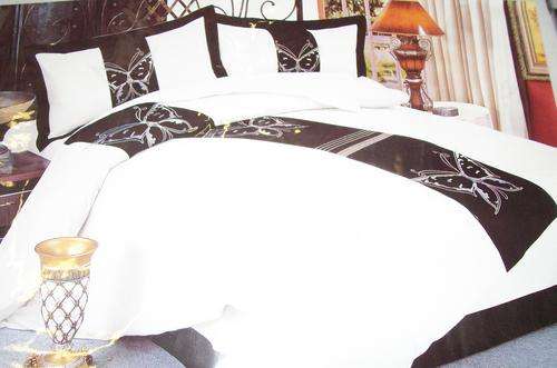 6 PIECE BEDDING SET (Range 1 = R140)