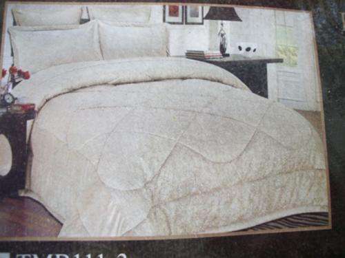 6 PIECE BEDDING SET (Range 8 = R380)