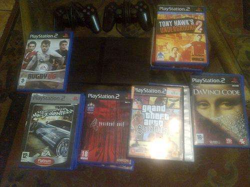 Playstation 2 + 2 remotes + memory cards + games