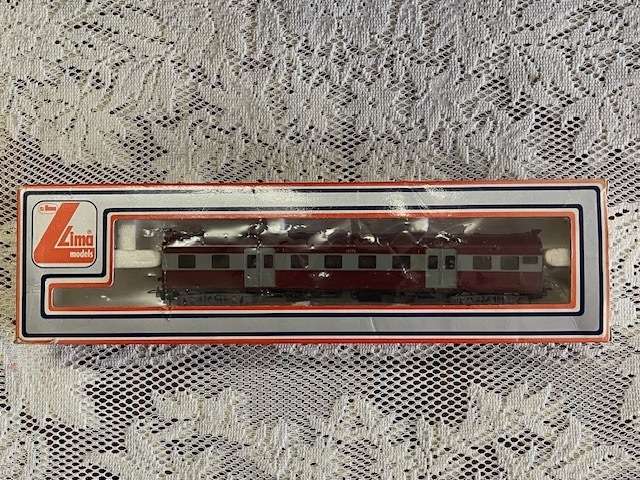 Lima suburban 1st class coach