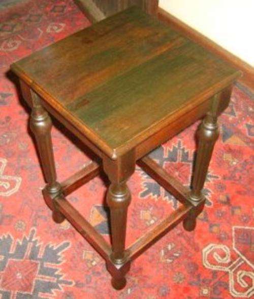 SMALL SIDE TABLE