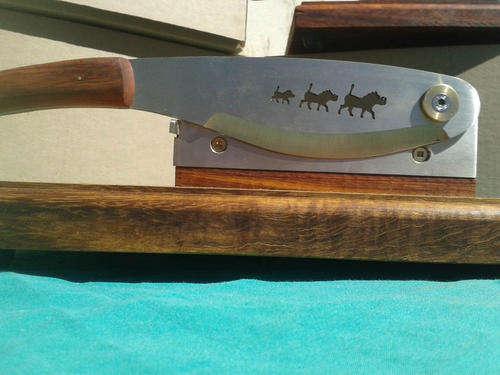 Biltong slicer with warthog cut-outs