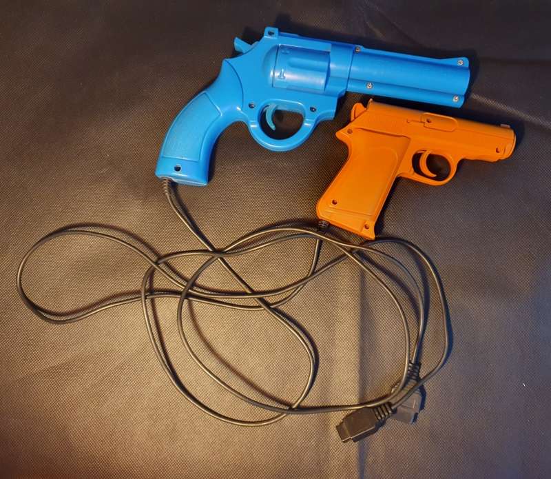 Vintage Kanomi The Justifier Blue Lethal Weapon Gun Controller & Orange Panther Pistol Controller