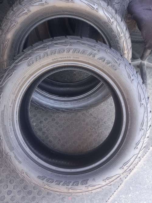 285/50/20 × 2 Dunlop Grandtrak AT5.