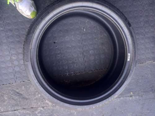 225/35/19 Continental tyre. Non runflat tyre. 90%