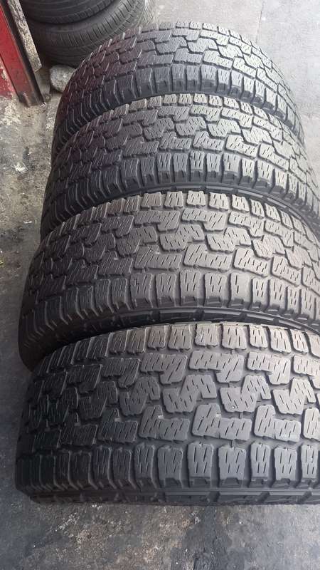 255/60/18 Pirelli Scorpoin All Terrain. 70% life
