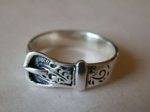 Sterling silver ring, 3.8 g.