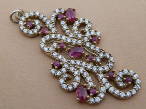 Sterling silver ruby pendant, 7.1 g.