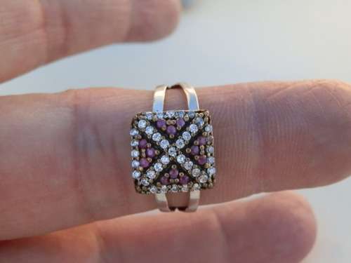 Awesome sterling silver ruby ring - weight 4.4 g - thirty (30) days to pay.