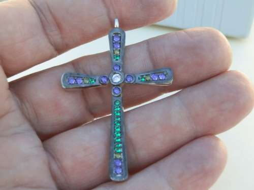 Elegant sterling silver multi gem pendant - weight 4.8 g.