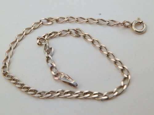 Lovely SOLID 9 ct gold bracelet - weight 1.6 g.