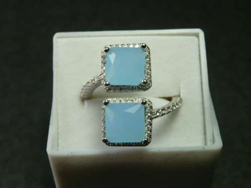 Dazzling sterling silver ring - weight 6.1 g.