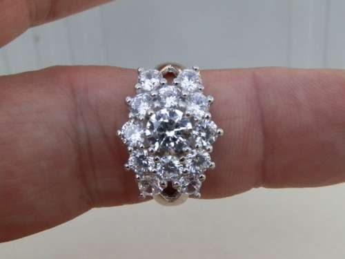 Elegant sterling silver ring - weight 4.8 g.