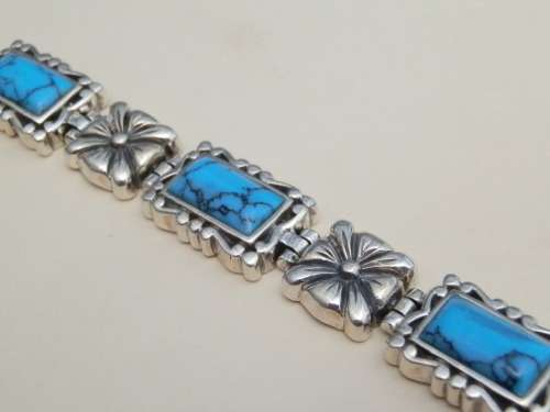 Fantastic solid sterling silver turquoise bracelet - weight 33.7 g.  Thirty (30) days to pay