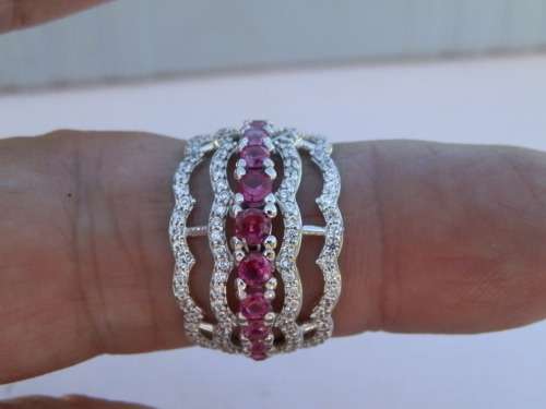 Gorgeous solid sterling silver ruby ring - weight 4.2 g.
