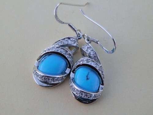 Stunning solid sterling silver turquoise earrings - weight 8.2 g.  Thirty (30) days to pay