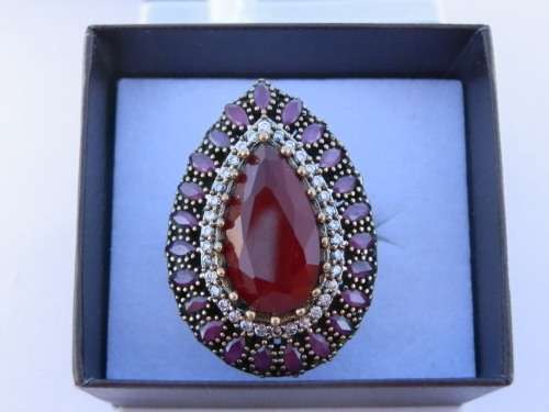 Magnificent sterling silver ruby ring - weight 12.3 g.