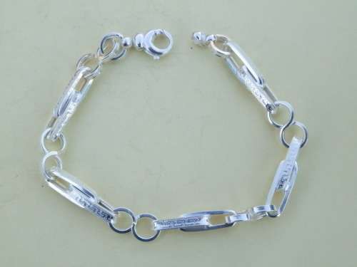 Amazing solid sterling silver bracelet - weight 10.9 g.
