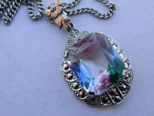 Magnificent vintage solid sterling silver pendant and chain - weight 8.2 g.