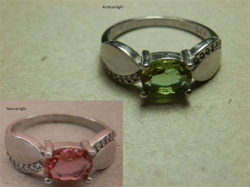 Amazing solid sterling silver color changing Zultanite ring - weight 4 g.
