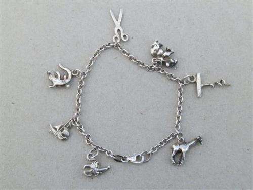 Gorgeous solid sterling silver charm bracelet - weight 13.51 g.