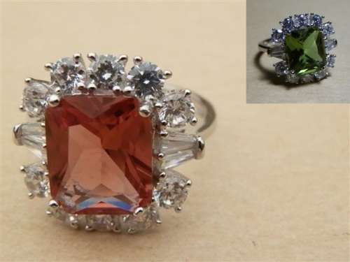 Amazing solid sterling silver color changing Zultanite ring - weight 5.85 g.