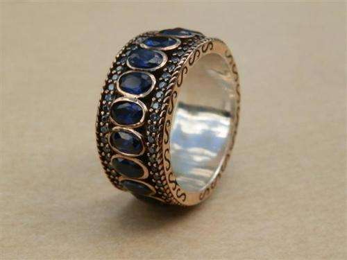 Awesome sterling silver blue sapphire ring - weight 9.77 g.