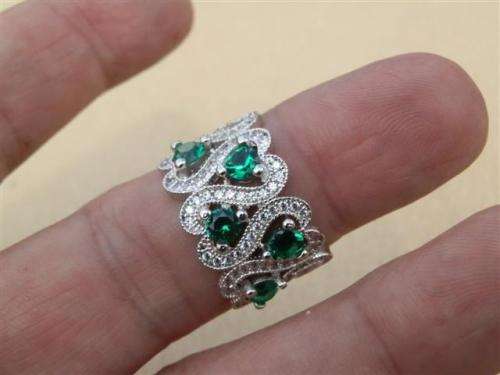 Exquisite solid sterling silver ring - weight 4.76 g.