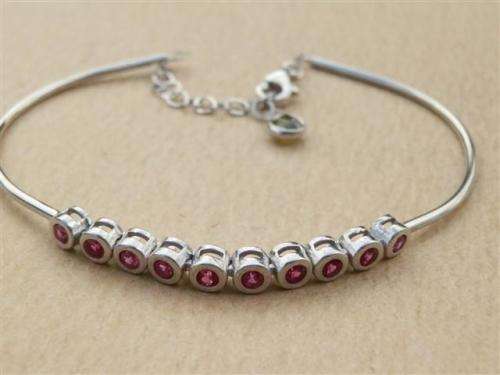 Smashing solid sterling silver ruby bracelet - weight 4.32 g.