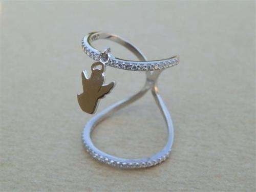 Astonishing solid sterling silver ring with a charm - weight 2.62 g.