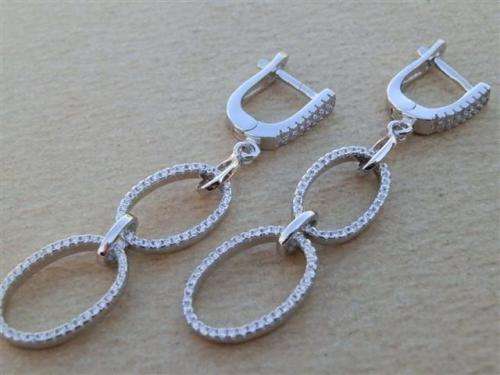 Sparkling solid sterling silver earrings - weight 7.79 g.